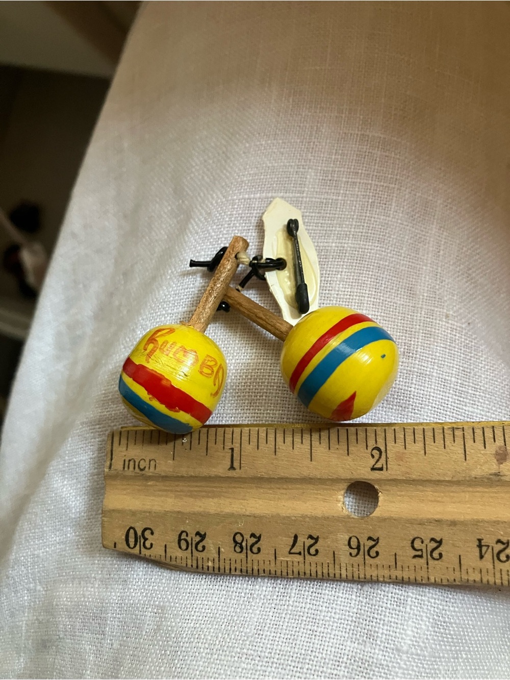 Vintage Cuba Cuban MARACA Rumba pin brooch painted souvenir